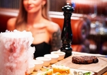 Im Steakhouse RED SALT verschmelzen die Leidenschaft für exzellente Küche mit luxuriöser Eleganz zu einem kulinarischen Erlebnis für alle Sinne.