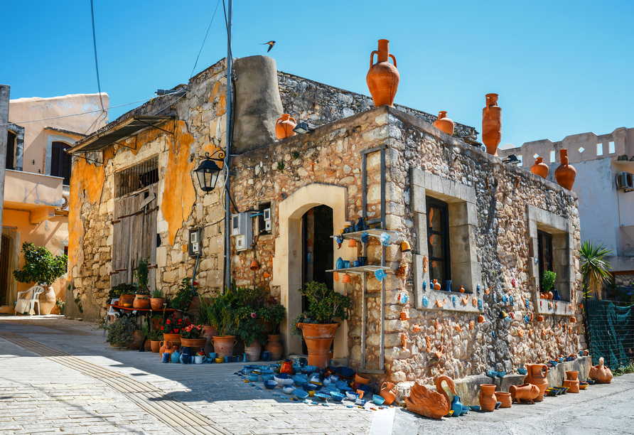 Margarites gilt als eines der bekanntesten Töpferdörfer Kretas und begeistert mit kunstvoller Keramik und traditionellem Handwerk.