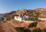 Das Männerkloster Odigitria beeindruckt mit seiner festungsähnlichen Bauweise inmitten der kretischen Berglandschaft.
