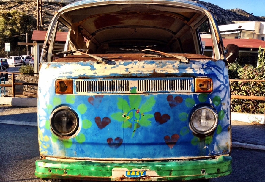 In Matala spüren Sie noch heute den Geist der 60er Jahre, als Aussteiger und Künstler diesen Ort zu ihrem Zuhause machten.