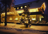 Außenansicht des Hotels Sonnenhof Teinachtal im Winter