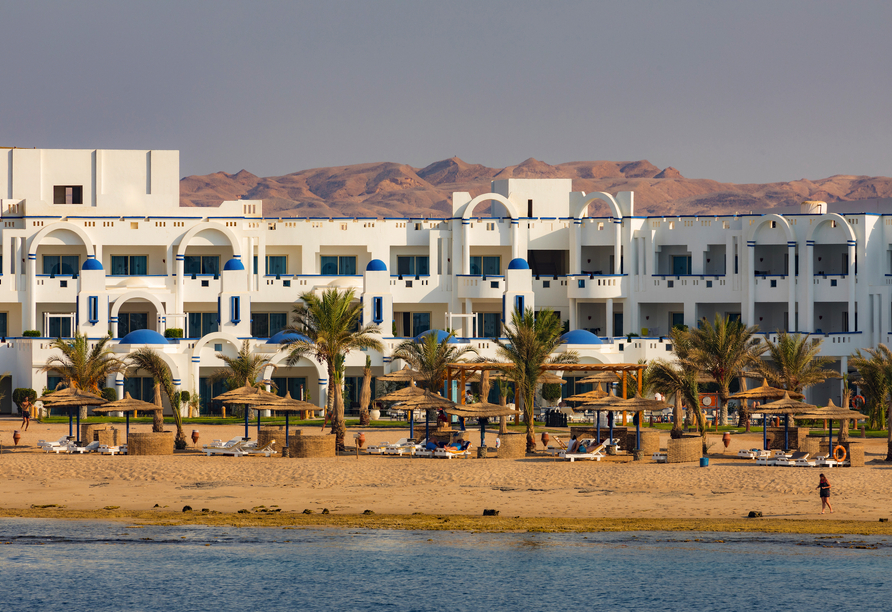 Ihr Coral Sun Beach Hotel liegt direkt am Strand.