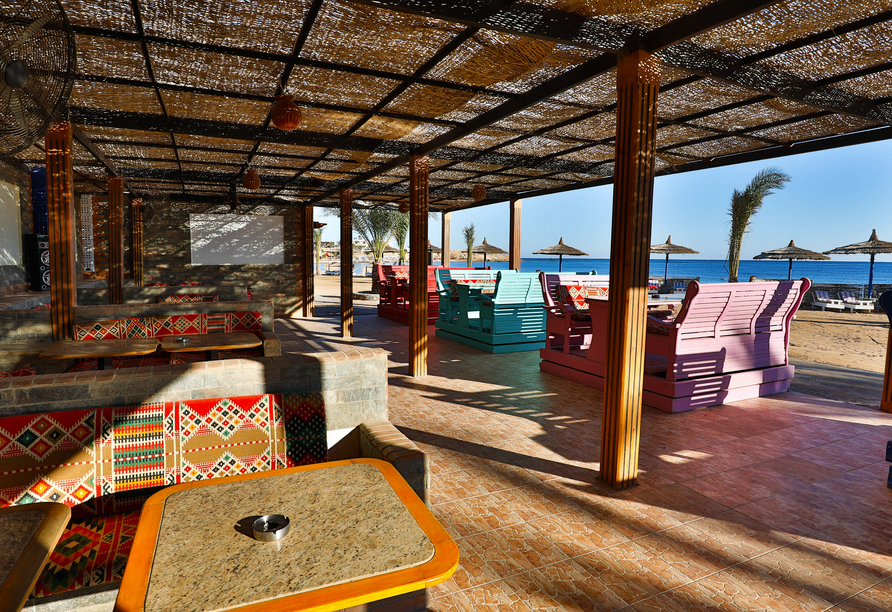 Die Beach Bar versorgt Sie mit kühlen Getränken direkt am Strand.
