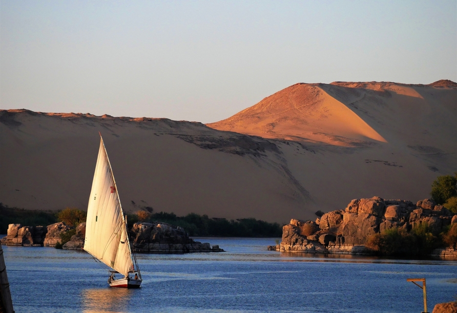 Freuen Sie sich auf eine Felukenfahrt während Ihrer Nilkreuzfahrt.