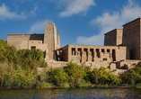 Auf der Insel Agilika erhebt sich der eindrucksvolle Philae Tempel, der zu den schönsten Heiligtümern des alten Ägyptens zählt.