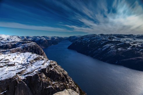 Nahe Stavanger befindet sich der Preikestolen, von wo Sie eine atemberaubende Aussicht genießen.