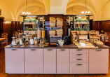 Stärken Sie sich am Frühstücksbuffet für einen erlebnisreichen Tag.