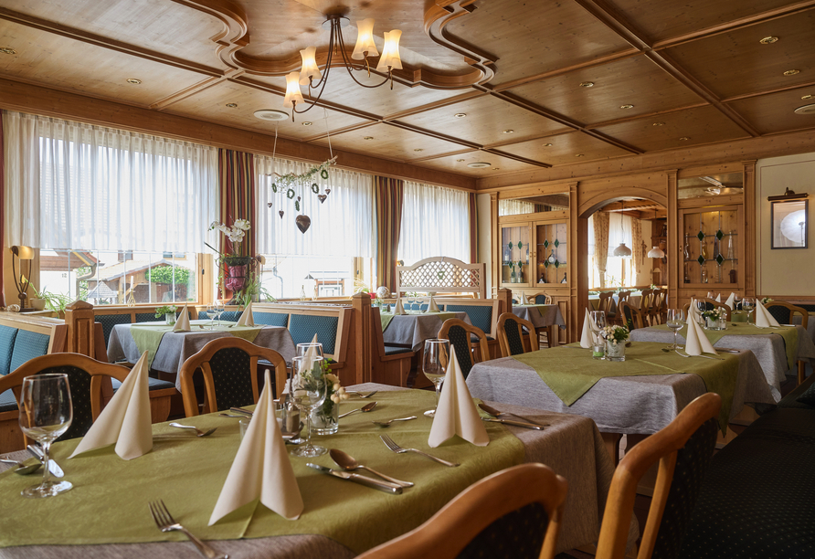 Lassen Sie sich im Restaurant des Hotels mit typisch fränkischer Küche verwöhnen.