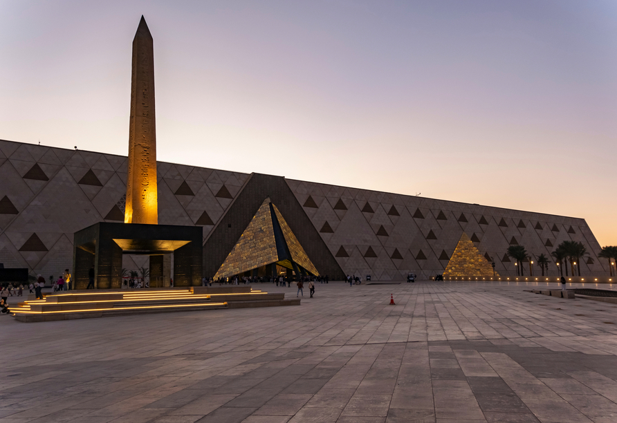 Ein echtes Highlight Ihrer Reise ist der Besuch des neuen Grand Egyptian Museums.