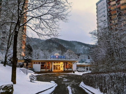 Willkommen im Panoramic Hotel in malerischer Winterkulisse.