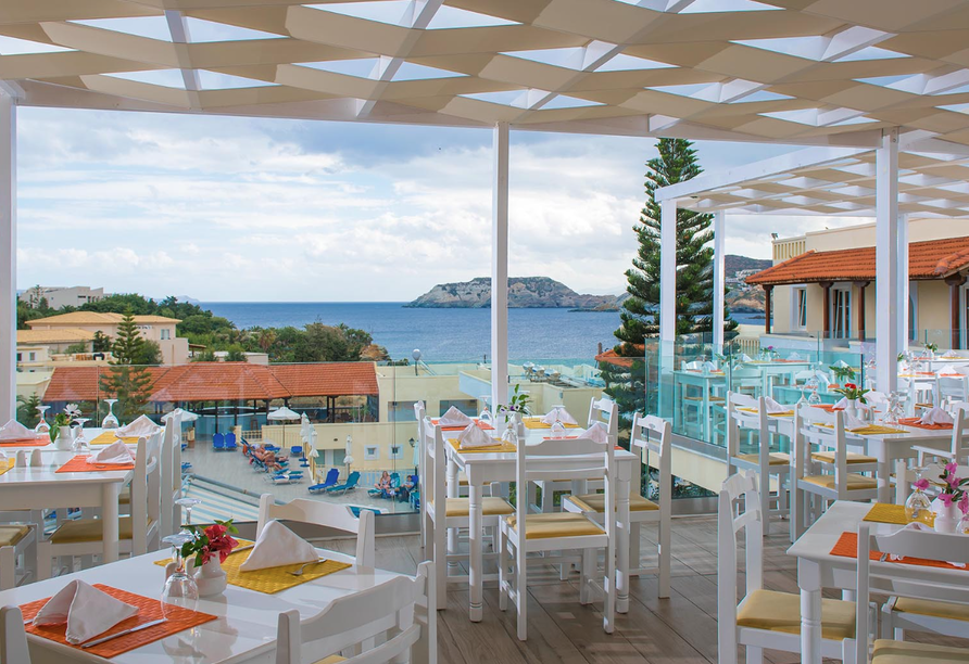Das Restaurant des Hotels verwöhnt Sie mit einem wunderbarem Ausblick.