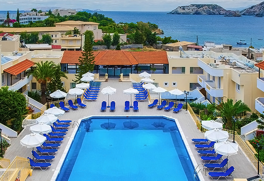 Genießen Sie schöne Stunden am Außenpool.