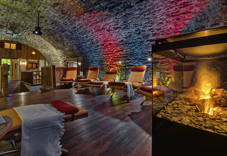 Entspannte Atmosphäre in der Felsengrotte.