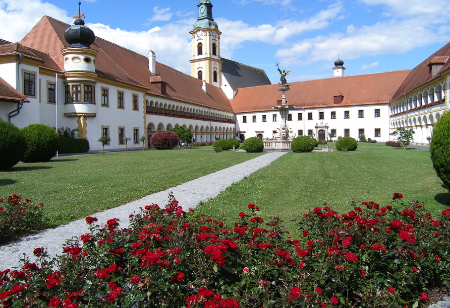 Besuchen Sie das Stift Reichersberg.