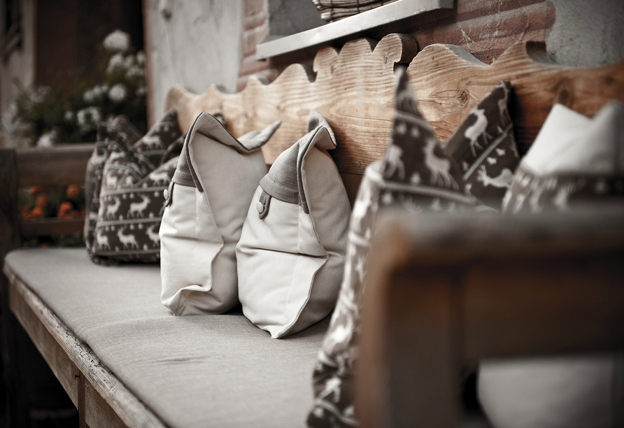 Gemütlich und rustikal – Freuen Sie sich auf Ihre Auszeit im Hotel Der Hoferwirt.