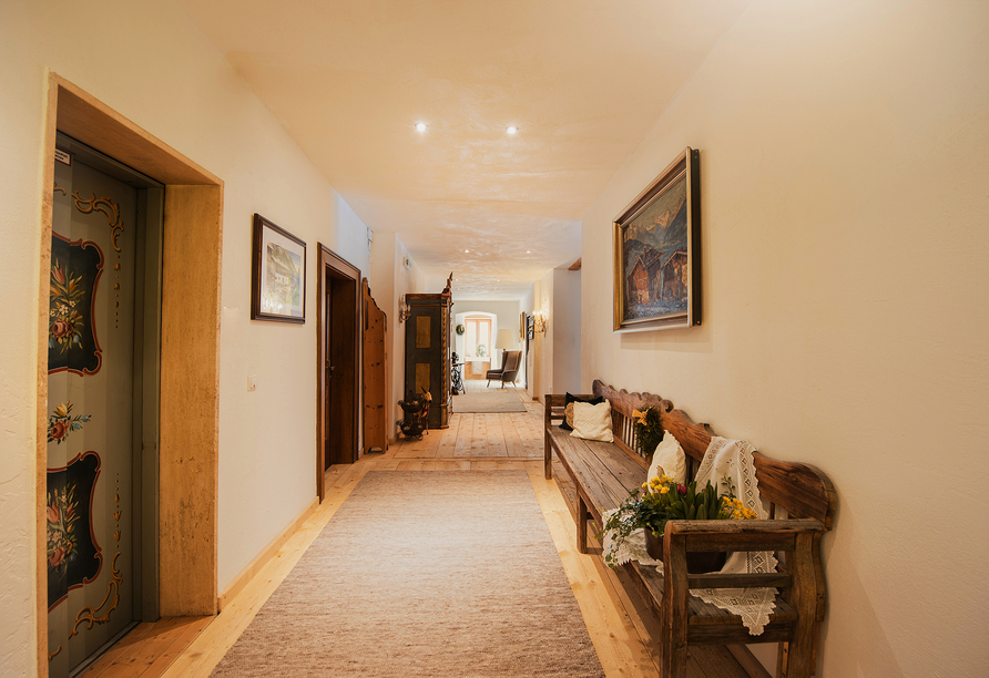 Das Hotel ist gemütlich im traditionellen alpenländischen Stil eingerichtet.