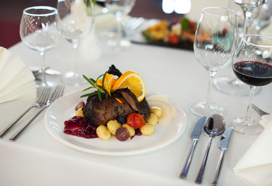 Im À-la-carte-Restaurant werden Ihnen köstliche Speisen zubereitet.