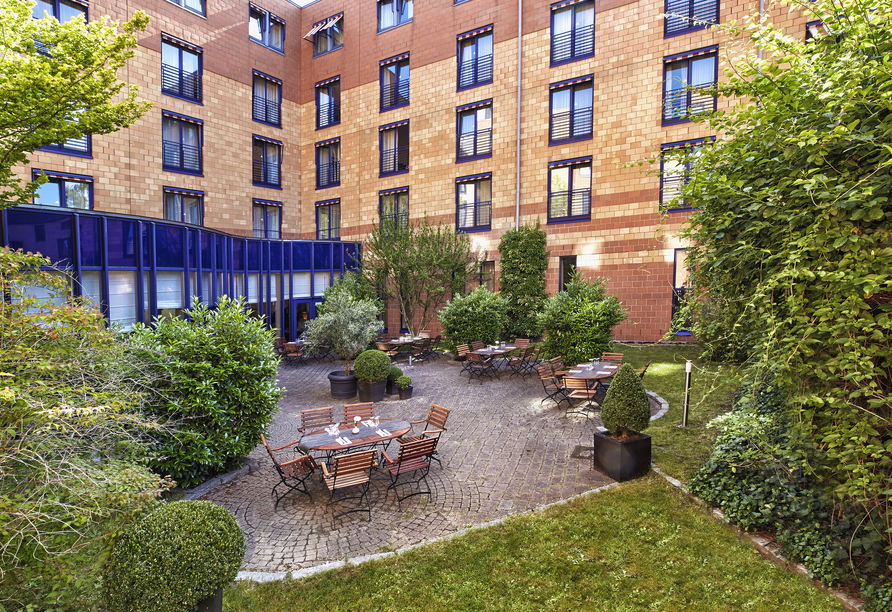 Gönnen Sie sich eine Pause auf der Terrasse des Hotels.