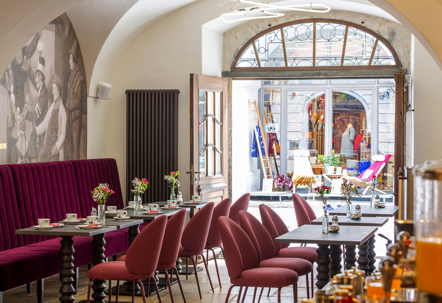 Im Restaurant nehmen Sie Ihr Frühstück ein.