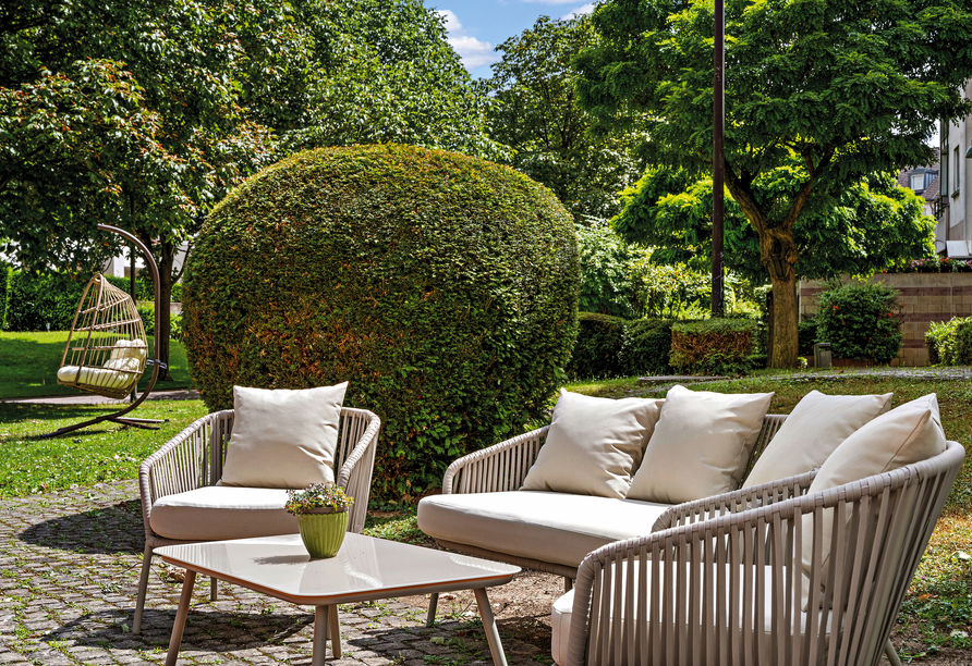 Die Terrasse lädt zu erholsamen Momenten ein.