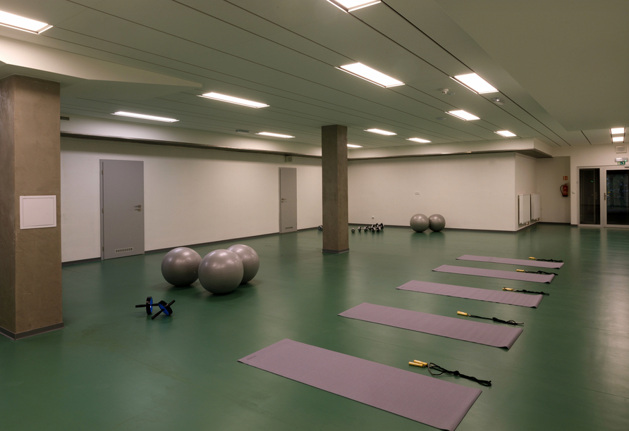 Powern Sie sich im Fitnessraum aus.