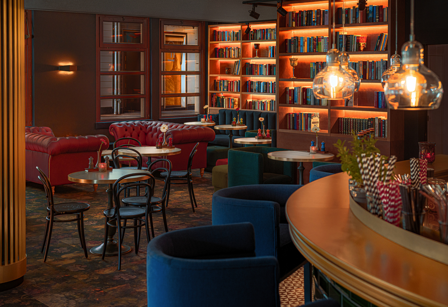 Wird auf der großen Leinwand im Bistro & Bar Ecke Frauenkirche kein Sportereignis übertragen, genießen Sie von hier einen wunderbaren Blick auf die Frauenkirche (auf eigene Kosten).