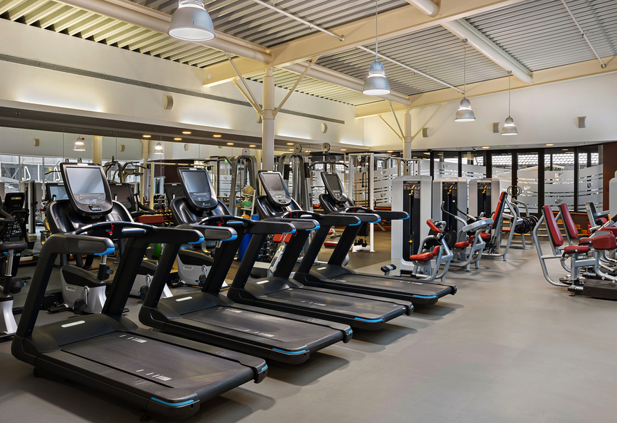 Der moderne und großzügige Fitnessbereich ist Teil des über 1.110 m² großen LivingWell Health Clubs.