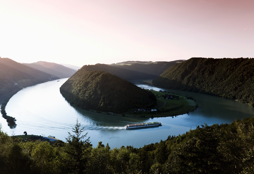 Freuen Sie sich auf malerische Panoramen auf der Donau.