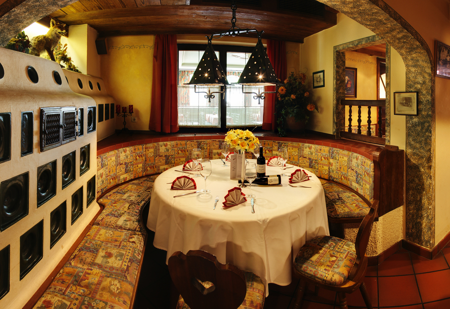Suchen Sie sich einen gemütlichen Platz im Restaurant des Hotels aus. 