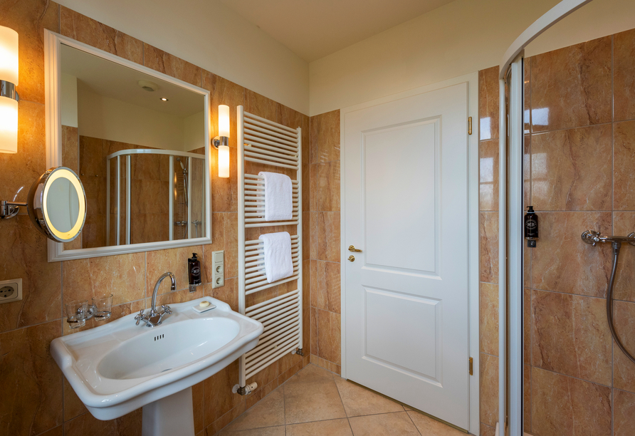 Beispiel eines Badezimmers im Doppelzimmer Standard