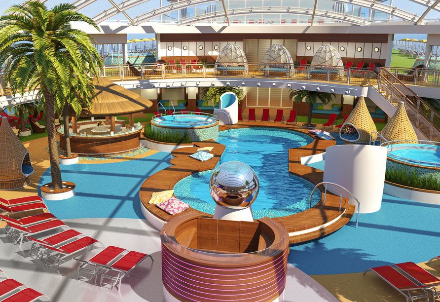 Während Ihrer Zeit an Bord können Sie es sich im überdachten Beach Club gut gehen lassen.