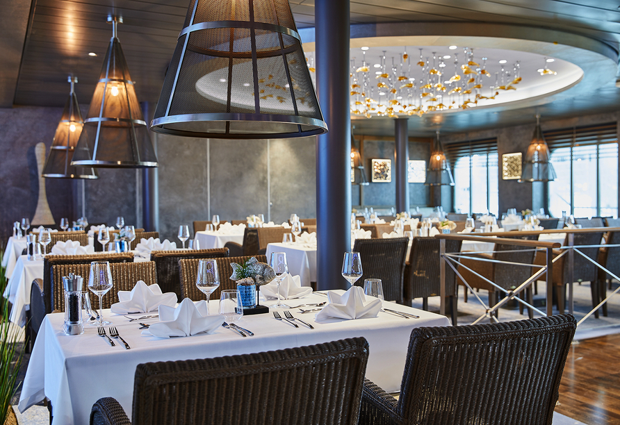 Genießen Sie leckere Speisen im Fischrestaurant Oceans.