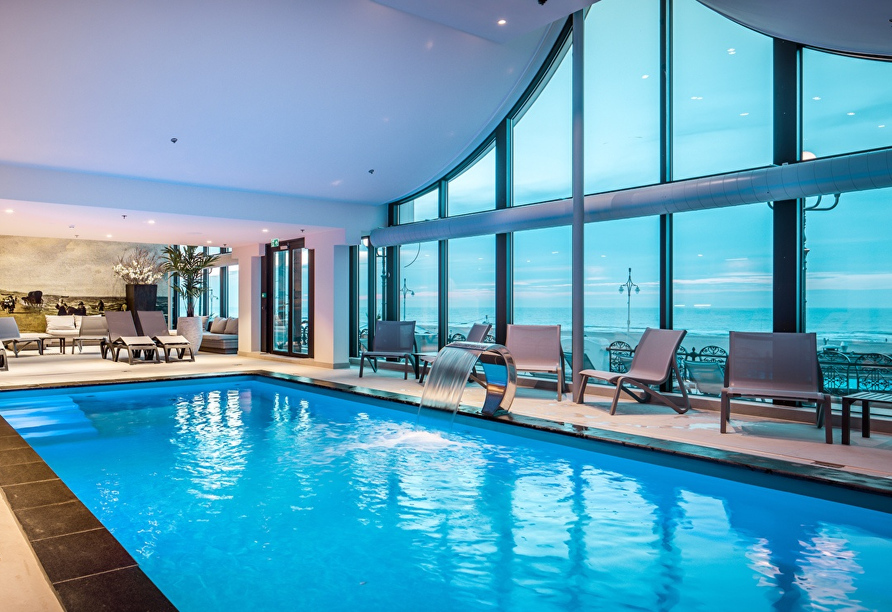 Hallenbad im Grand Hotel Amrâth Kurhaus