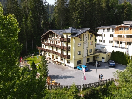 Außenansicht vom Hotel Gasthof Freisleben in St. Anton