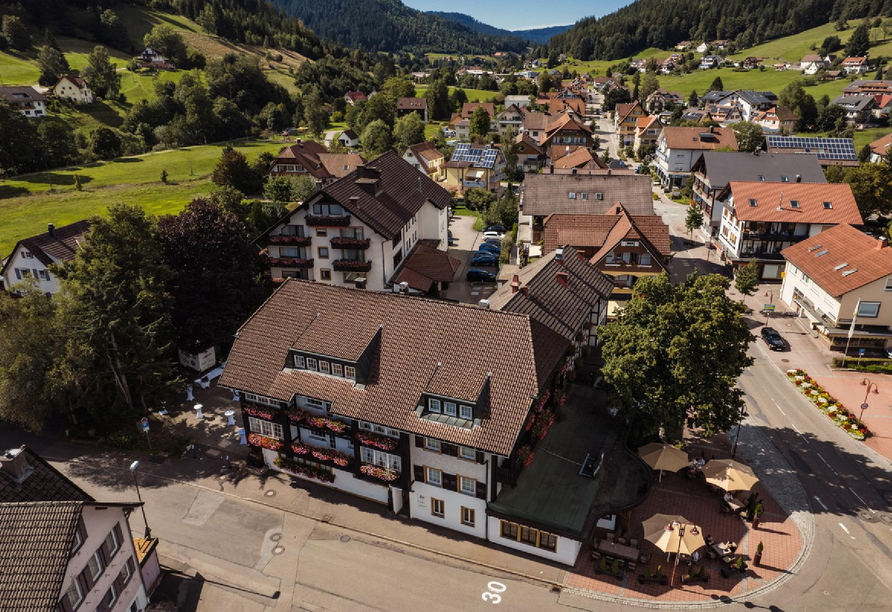Außenansicht vom Hotel Lamm Mitteltal