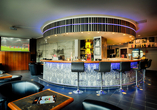Lassen Sie einen erlebnisreichen Tag gemütlich an der Hotelbar ausklingen.