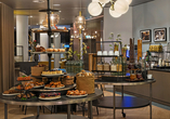 Im Leonardo Hotel Mainz werden Sie mit einem reichhaltigen Frühstücksbuffet verwöhnt.