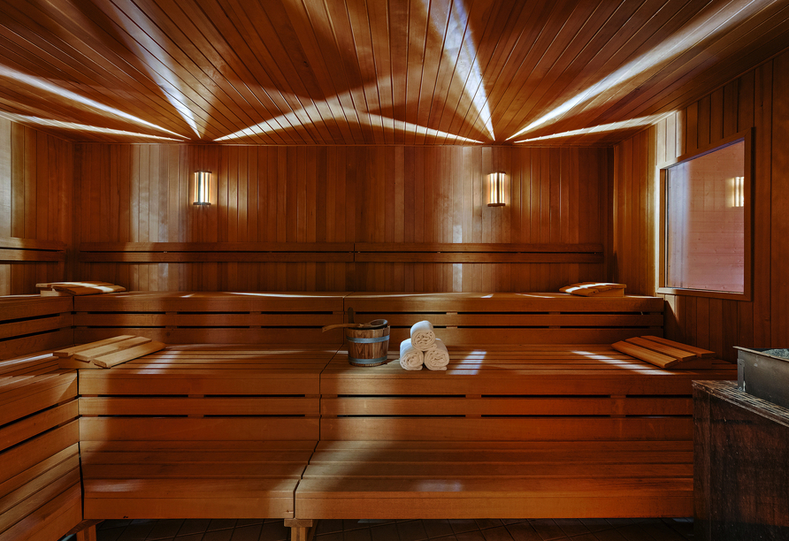 Relaxen Sie in der Sauna. 