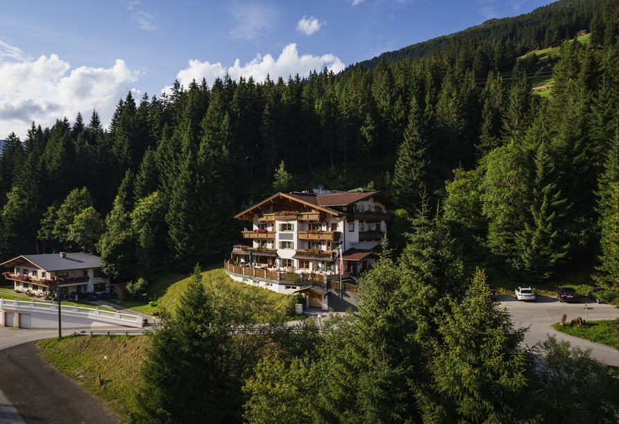 Herzlich willkommen im Hotel Almhof Roswitha!