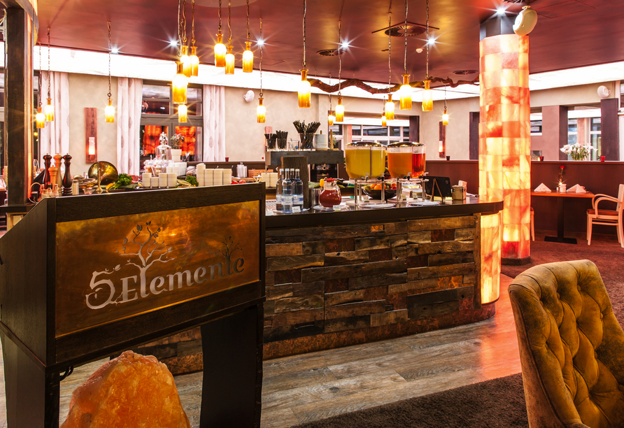 Die Einrichtung des Restaurants ist inspiriert von den fünf Elementen: Wasser, Feuer, Holz, Erde & Metall