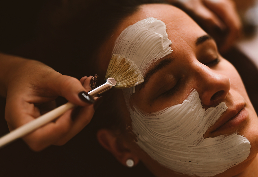 Oder lassen Sie sich bei einer Kosmetikanwendung verwöhnen.