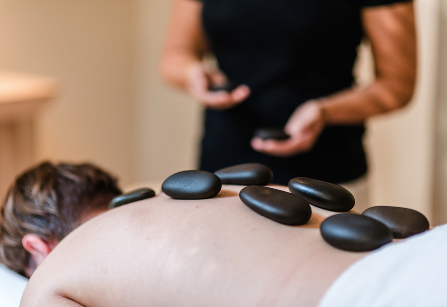 Genießen Sie verschiedene Wellnessanwendungen.