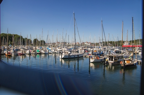 Am Hafen können Sie die vielen Segelschiffe bestaunen.