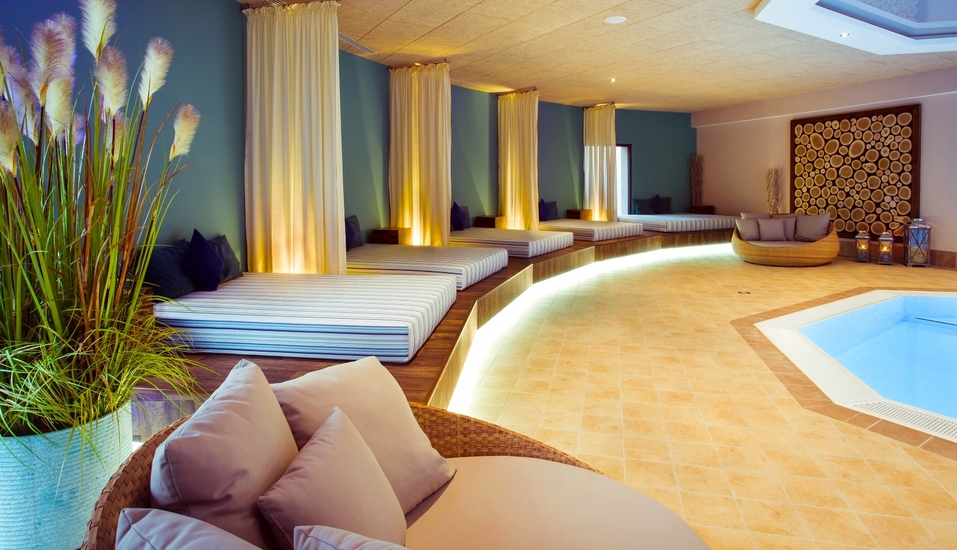 Entspannen Sie im Wellnessbereich.