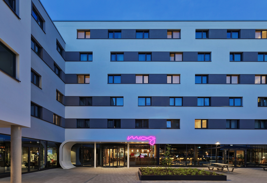 Das moderne Hotel heißt Sie schon von außen herzlich willkommen und verspricht entspannte Tage.