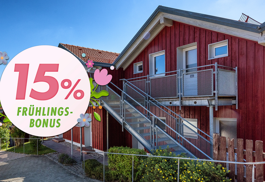 Genießen Sie einen angenehmen Aufenthalt im Village Hotel Bayerischer Wald, das wie ein kleines Dorf angeordnet ist.