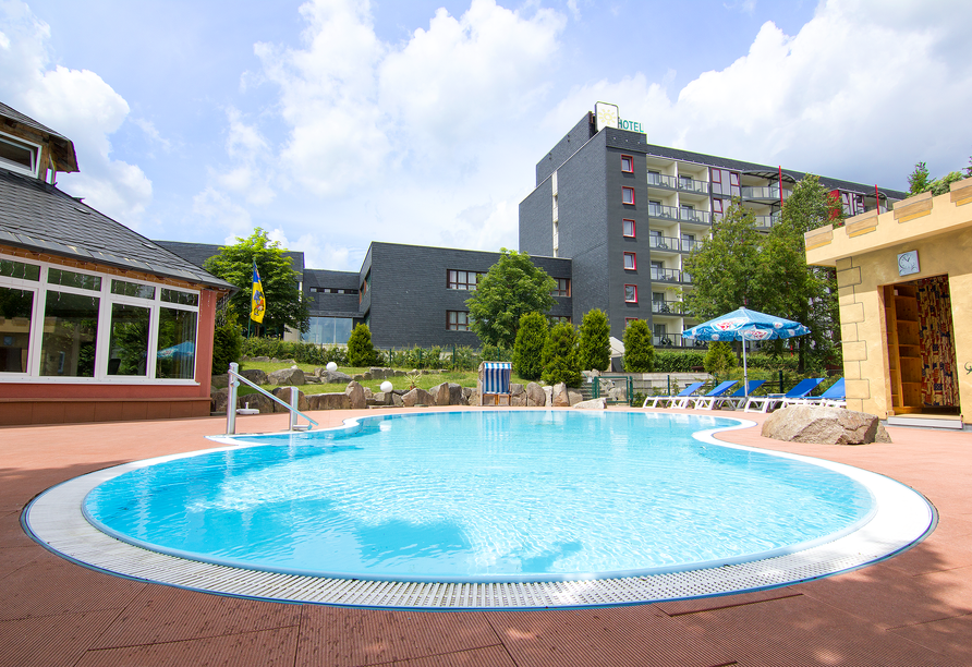 Außenpool vom Aparthotel Am Rennsteig