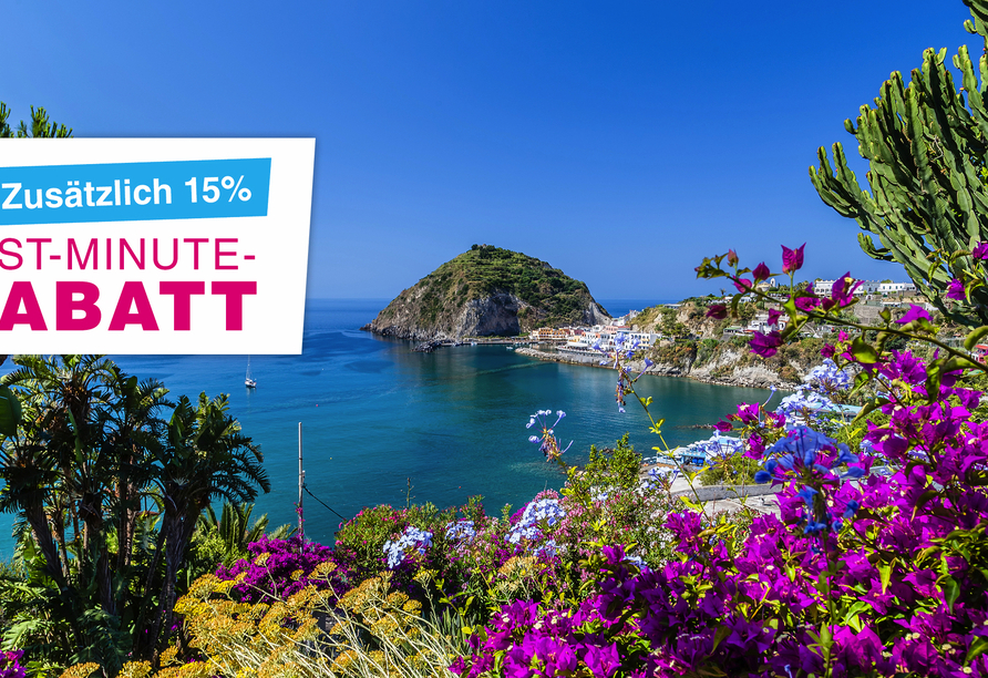 Ischia ist eine kleine Insel mit einer großartigen Landschaft.