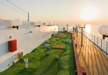 Auf dem Sonnendeck der MSC Opera finden Sie zum Beispiel auch einen Minigolfplatz.