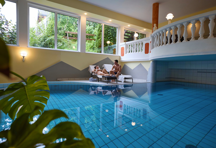 Das Hallenbad bietet neben der Sauna eine erfrischende Abwechslung.